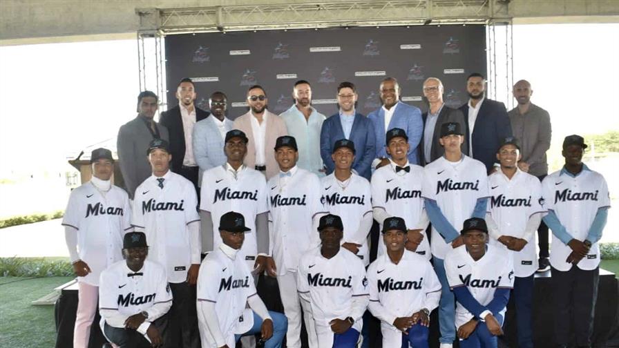 Los Miami Marlins presentan a 21 peloteros en el arranque de las firmas internacionales Los Miami Marlins presentan a 21 peloteros en el arranque de las firmas internacionales
