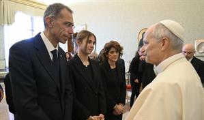 El papa recibi&oacute; a familiares de j&oacute;venes italianos muertos en el incendio de Crans Montana