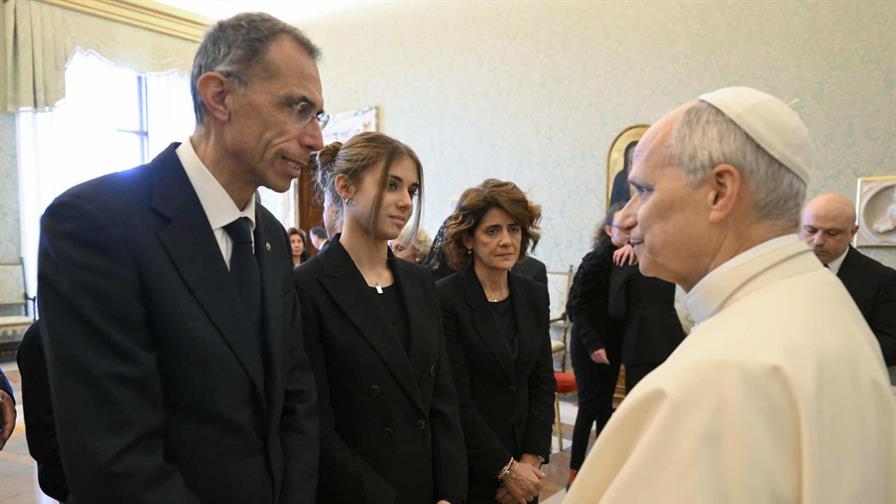 El papa recibi&oacute; a familiares de j&oacute;venes italianos muertos en el incendio de Crans Montana