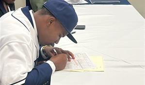 Tampa Bay Rays asegura al dominicano V&iacute;ctor Valdez por US$3.5 millones