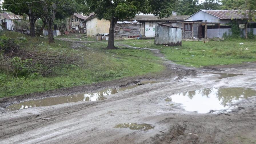 Caminos intransitables marcan la vida en la comunidad donde desapareci&oacute; Brianna Genao