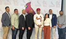 Van 26 prospectos dominicanos que rubrican bonos de siete d&iacute;gitos