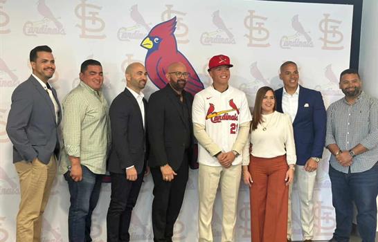 Van 26 prospectos dominicanos que rubrican bonos de siete d&iacute;gitos