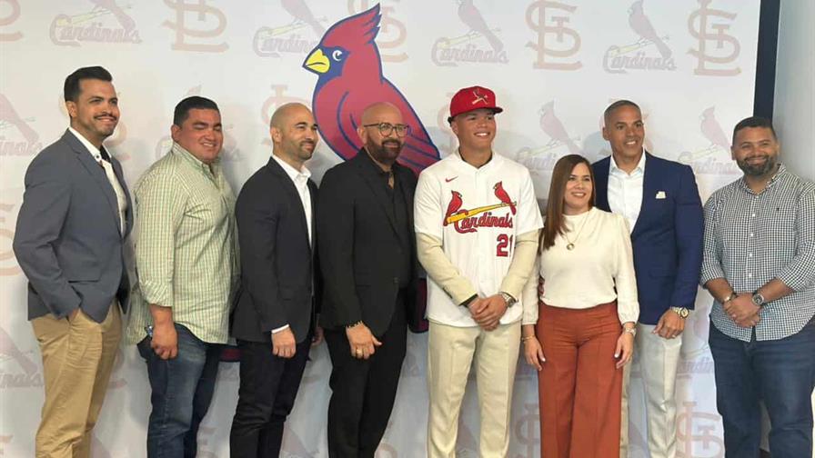 Van 26 prospectos dominicanos que rubrican bonos de siete d&iacute;gitos