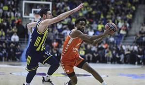 Con 19 puntos, Jean Montero lidera al Valencia sobre el Maccabi Tel Aviv