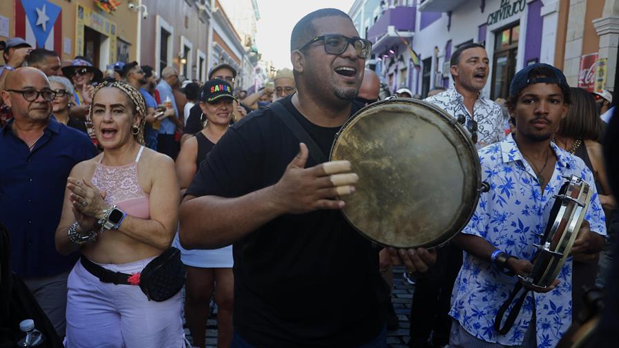 Una lluvia de confeti da comienzo a las Fiestas de la Calle San Sebasti&aacute;n en Puerto Rico