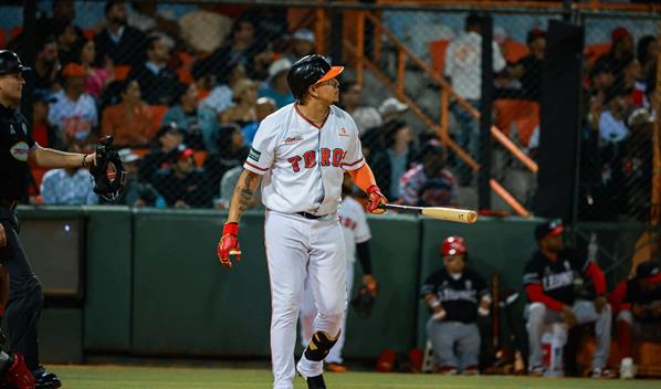 Los Toros defienden con u&ntilde;as y dientes el segundo lugar ante el Escogido