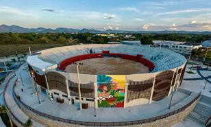 El Gobierno inaugura plaza de toros y multiuso en El Seibo