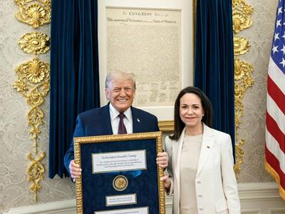 María Corina Machado entrega a Trump la medalla Nobel de la Paz