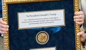 Mar&iacute;a Corina Machado no es la primera ganadora del Premio Nobel en ceder su medalla