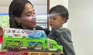 Steffany Constanza lleva alegr&iacute;a y esperanza a la ni&ntilde;ez en el D&iacute;a de Reyes