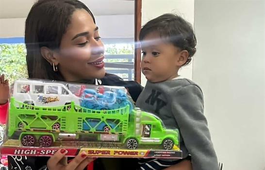 Steffany Constanza lleva alegr&iacute;a y esperanza a la ni&ntilde;ez en el D&iacute;a de Reyes