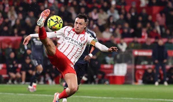 El Girona gana al Espanyol con dos penaltis de Vanat