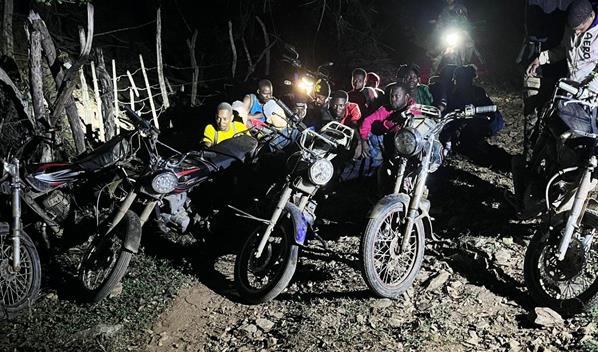 Detienen a dos dominicanos, incluido un menor de edad, por tr&aacute;fico de haitianos indocumentados