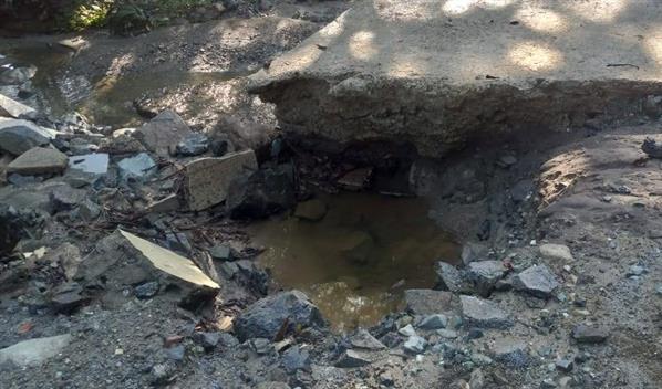 Comunidades de Dajab&oacute;n quedan incomunicadas tras colapso de puente por fuertes lluvias