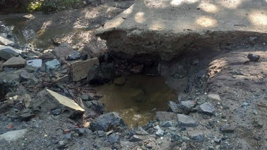 Comunidades de Dajab&oacute;n quedan incomunicadas tras colapso de puente por fuertes lluvias