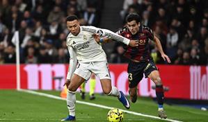 El Real Madrid apaga un incendio ante el Levante en el debut en Liga de Arbeloa