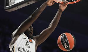 El Real Madrid domina el cl&aacute;sico europeo con un Garuba estelar