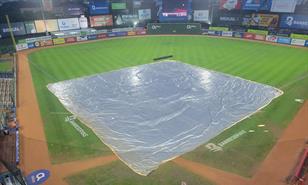 Posponen partido &Aacute;guilas ante Leones: la lluvia se interpone en el desenlace del round robin