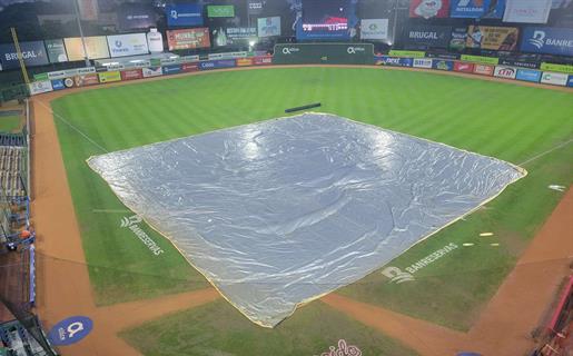 Posponen partido &Aacute;guilas ante Leones: la lluvia se interpone en el desenlace del round robin