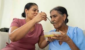 La encrucijada del oro gris: un pa&iacute;s con mucha demanda y poca oferta de cuidados