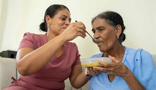 La encrucijada del oro gris: un pa&iacute;s con mucha demanda y poca oferta de cuidados