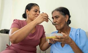 La encrucijada del oro gris: un pa&iacute;s con mucha demanda y poca oferta de cuidados