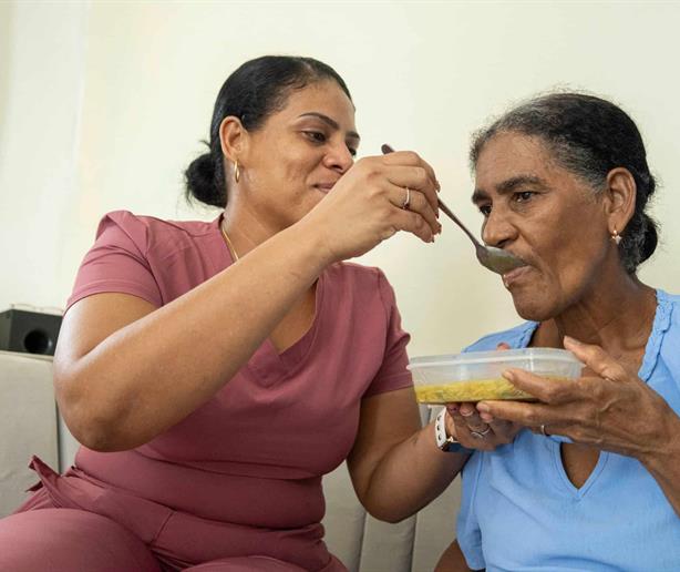 La encrucijada del oro gris: un pa&iacute;s con mucha demanda y poca oferta de cuidados