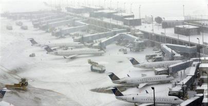 Una tormenta de nieve paraliza vuelos en aeropuertos de Nueva York y Newark