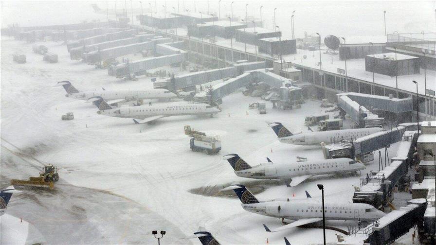Una tormenta de nieve paraliza vuelos en aeropuertos de Nueva York y Newark