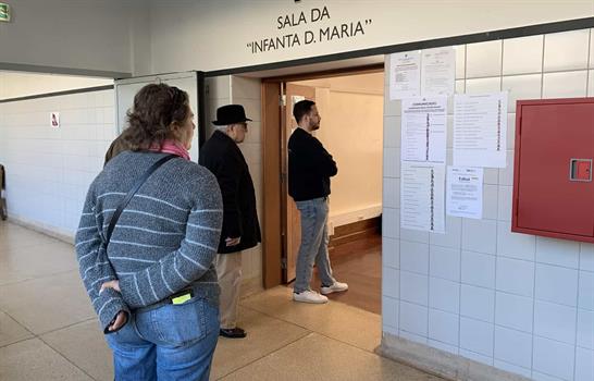 Candidatos socialista y ultraderechista ir&aacute;n a la segunda vuelta en Portugal