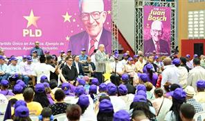 Danilo Medina cuestiona esc&aacute;ndalos en Seguros Banreservas, Banco Agr&iacute;cola y Senasa