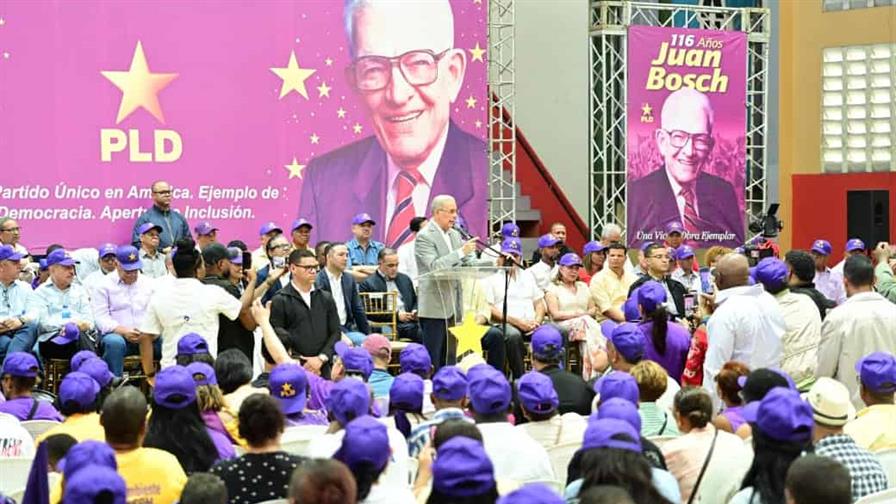 Danilo Medina cuestiona esc&aacute;ndalos en Seguros Banreservas, Banco Agr&iacute;cola y Senasa