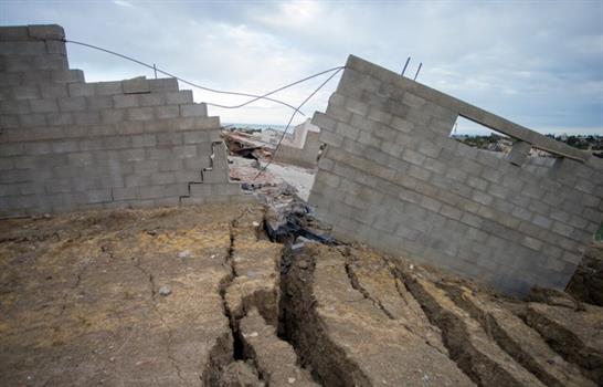 Deslizamiento de tierra destruye decenas de hogares en ciudad patag&oacute;nica de Argentina