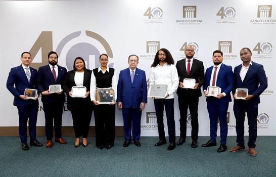 El Banco Central entrega premio de Econom&iacute;a Biblioteca Juan Pablo Duarte 2025