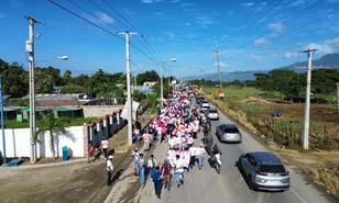 Familiares de la ni&ntilde;a Brianna Genao marchan en Navarrete a 18 d&iacute;as de la desaparici&oacute;n