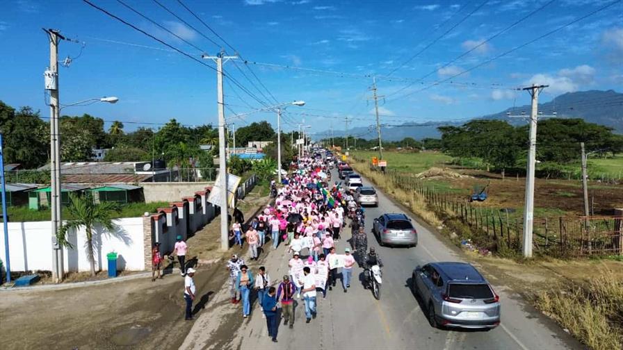 Familiares de la ni&ntilde;a Brianna Genao marchan en Navarrete a 18 d&iacute;as de la desaparici&oacute;n