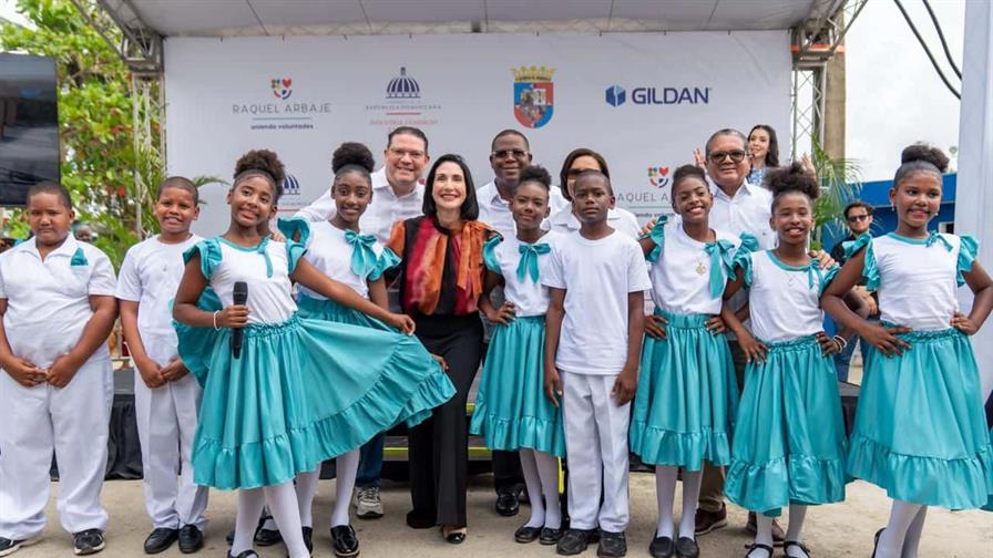 Primera Dama, MICM y Gildan llevan inversi&oacute;n social al municipio de Guerra