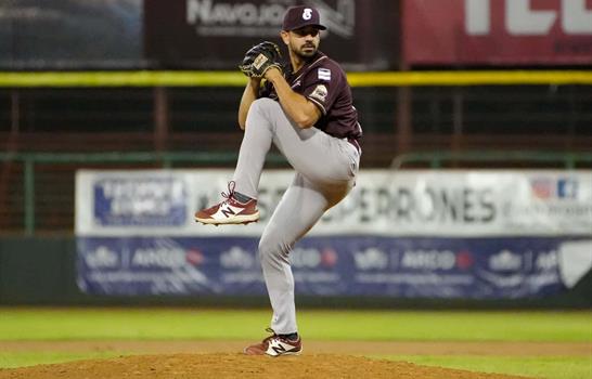 Escogido contrata al relevista Roel Ram&iacute;rez