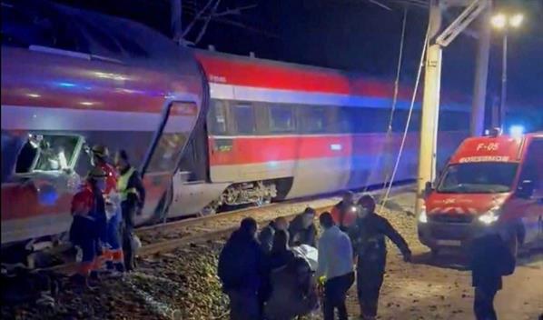 Trasladados a los hospitales todos los heridos graves en el descarrilamiento en Espa&ntilde;a