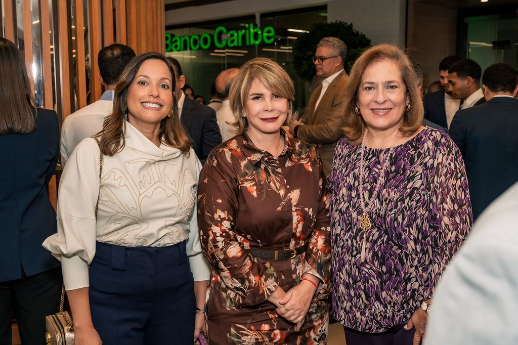 Carolina Elivo Virginia Acosta y Silvia Vela.