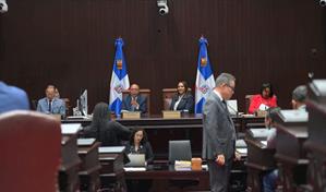 Luis Abinader devuelve a los diputados la ley que pagar&iacute;a deudas viejas a contratistas