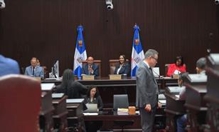 Luis Abinader devuelve a los diputados la ley que pagar&iacute;a deudas viejas a contratistas