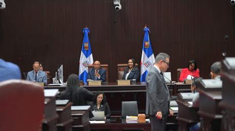 Luis Abinader devuelve a los diputados la ley que pagar&iacute;a deudas viejas a contratistas