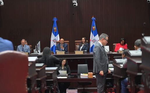 Luis Abinader devuelve a los diputados la ley que pagar&iacute;a deudas viejas a contratistas