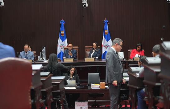 Luis Abinader devuelve a los diputados la ley que pagar&iacute;a deudas viejas a contratistas