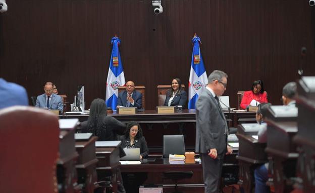 Luis Abinader devuelve a los diputados la ley que pagar&iacute;a deudas viejas a contratistas