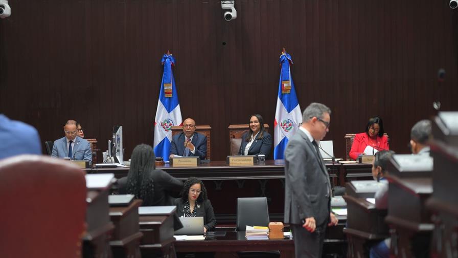 Luis Abinader devuelve a los diputados la ley que pagar&iacute;a deudas viejas a contratistas