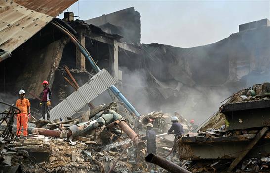 Un incendio en un centro comercial en Pakist&aacute;n deja 21 muertos