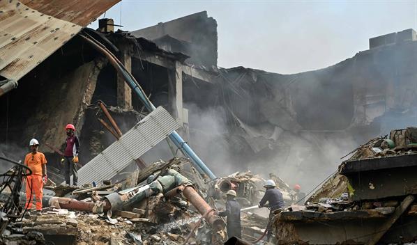 Un incendio en un centro comercial en Pakist&aacute;n deja 21 muertos